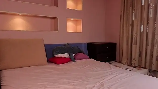 Snapshot of ElizaPizza chatting on April 12, 2026, 2:44 pm ElizaPizza online show from April 12, 2026, 2:44 pm