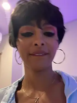 Snapshot of Candelaria0007 chatting on February 6, 2026, 12:48 am Candelaria0007 online show from February 6, 2026, 12:48 am