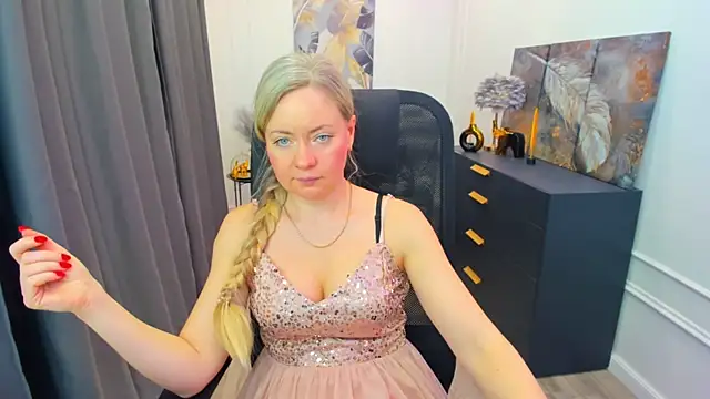 Snapshot of CharlotteKerti chatting on April 9, 2026, 11:59 am CharlotteKerti online show from April 9, 2026, 11:59 am