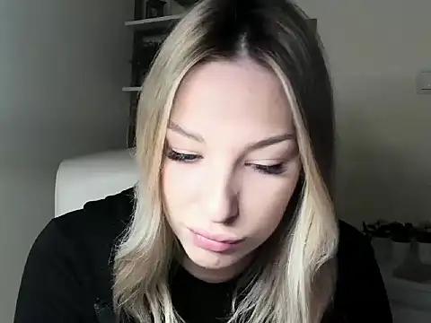 Snapshot of VelvetAngela chatting on February 16, 2026, 6:42 am VelvetAngela online show from February 16, 2026, 6:42 am