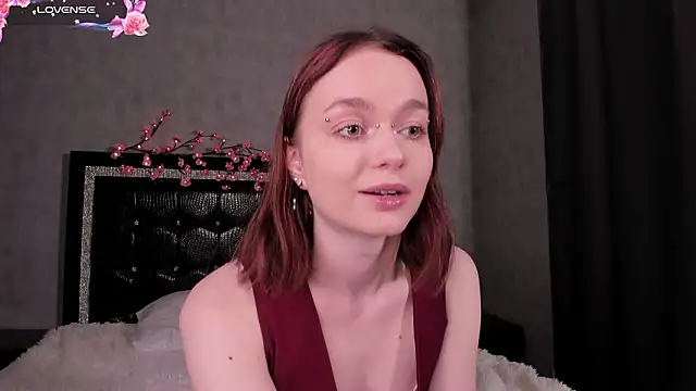 Snapshot of LillianPerry chatting on March 1, 2026, 7:05 pm LillianPerry online show from March 1, 2026, 7:05 pm