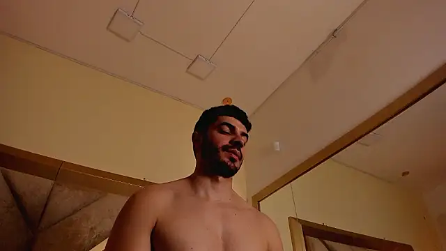 LaraandAxel online show from February 27, 2026, 8:20 pm