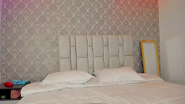 valeriesaint online show from March 12, 2026, 10:38 pm