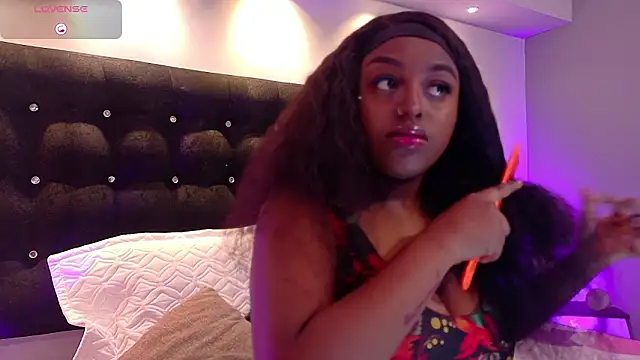 Snapshot of Aitana_Oliveira chatting on February 17, 2026, 7:42 pm Aitana Oliveira online show from February 17, 2026, 7:42 pm