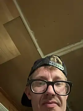 Daddybigdick123123 online show from May 19, 2026, 8:31 am