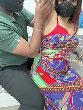 Snapshot of couple7v17d chatting on February 23, 2026, 5:32 pm couple7v17d online show from February 23, 2026, 5:32 pm