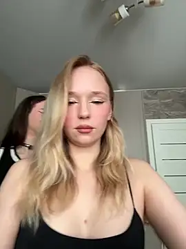 RollDollsi online show from May 26, 2026, 4:30 am