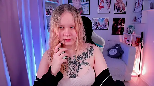 Snapshot of AnnieVibe chatting on February 22, 2026, 5:33 pm AnnieVibe online show from February 22, 2026, 5:33 pm