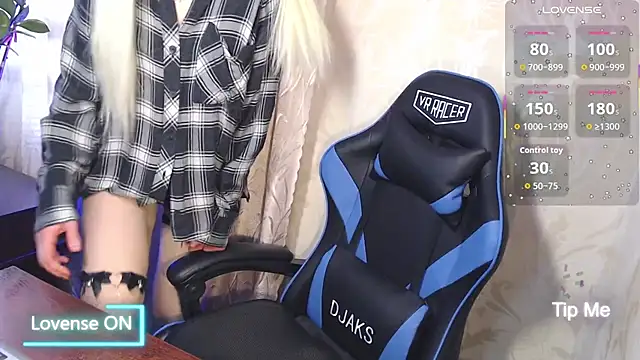 Snapshot of Shiny_Victoria chatting on March 15, 2026, 8:53 am Shiny Victoria online show from March 15, 2026, 8:53 am