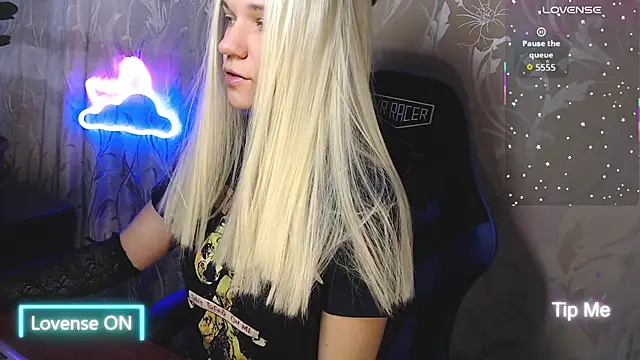 Snapshot of Shiny_Victoria chatting on March 27, 2026, 9:10 am Shiny Victoria online show from March 27, 2026, 9:10 am