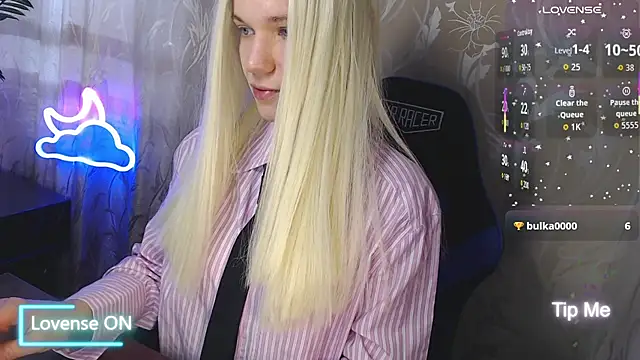 Snapshot of Shiny_Victoria chatting on March 29, 2026, 7:41 am Shiny Victoria online show from March 29, 2026, 7:41 am