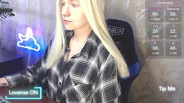 Snapshot of Shiny_Victoria chatting on April 2, 2026, 9:29 am Shiny Victoria online show from April 2, 2026, 9:29 am