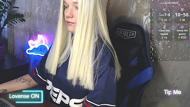 Snapshot of Shiny_Victoria chatting on April 9, 2026, 9:15 am Shiny Victoria online show from April 9, 2026, 9:15 am