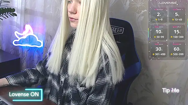 Snapshot of Shiny_Victoria chatting on April 10, 2026, 7:24 am Shiny Victoria online show from April 10, 2026, 7:24 am