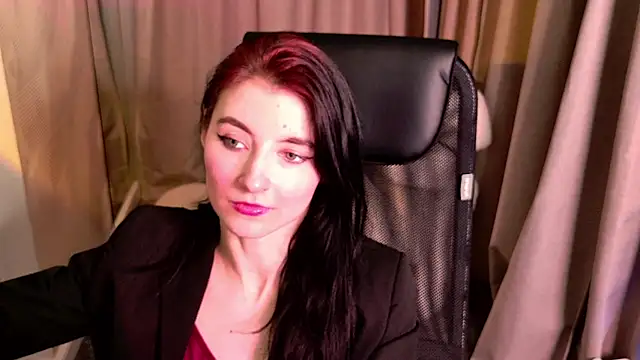 NicoleLuxe online show from February 12, 2026, 3:29 pm