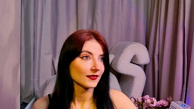 NicoleLuxe online show from March 26, 2026, 5:51 pm