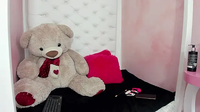 dirtyplayluna  online show from February 11, 2026, 12:43 pm