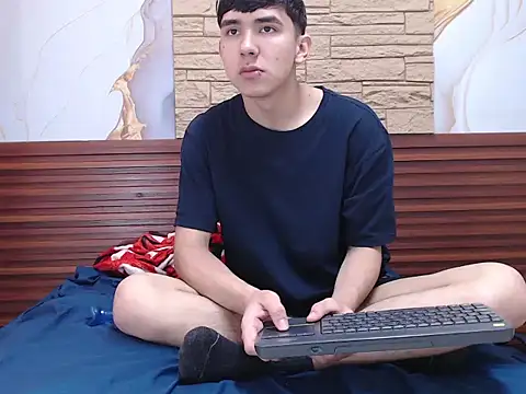 massimoferrera303av online show from February 20, 2026, 6:52 pm