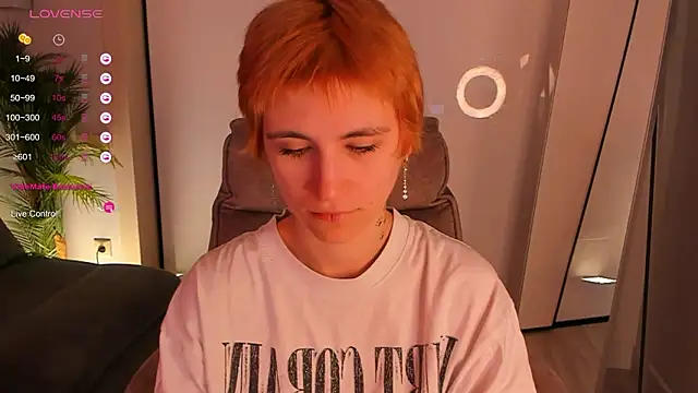 AutumnWhisper online show from February 12, 2026, 8:59 pm