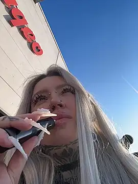 Snapshot of Chiibi chatting on February 18, 2026, 9:27 am Chiibi online show from February 18, 2026, 9:27 am