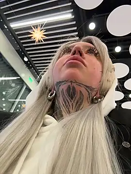 Snapshot of Chiibi chatting on February 19, 2026, 9:38 am Chiibi online show from February 19, 2026, 9:38 am