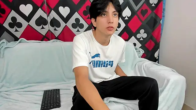 Snapshot of Steerlingxvx chatting on February 5, 2026, 12:32 pm Steerlingxvx online show from February 5, 2026, 12:32 pm