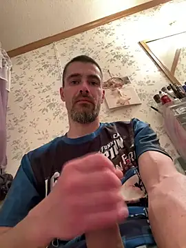 Snapshot of tommattsonn chatting on April 14, 2026, 4:13 pm tommattsonn online show from April 14, 2026, 4:13 pm