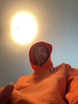 Snapshot of tommattsonn chatting on April 19, 2026, 2:38 pm tommattsonn online show from April 19, 2026, 2:38 pm