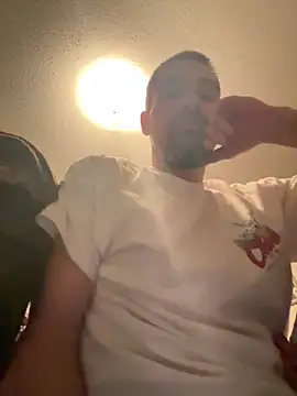 Snapshot of tommattsonn chatting on April 26, 2026, 5:27 am tommattsonn online show from April 26, 2026, 5:27 am