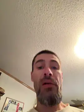 Snapshot of tommattsonn chatting on April 28, 2026, 10:48 pm tommattsonn online show from April 28, 2026, 10:48 pm