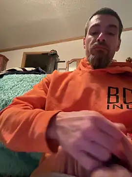 Snapshot of tommattsonn chatting on May 12, 2026, 8:11 am tommattsonn online show from May 12, 2026, 8:11 am