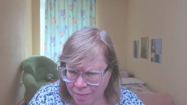 Emma Eclipsee online show from May 10, 2026, 11:26 am