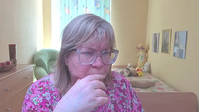 Emma Eclipsee online show from May 16, 2026, 10:12 am