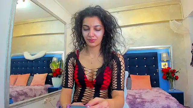 YasmineDelight online show from February 6, 2026, 8:18 am