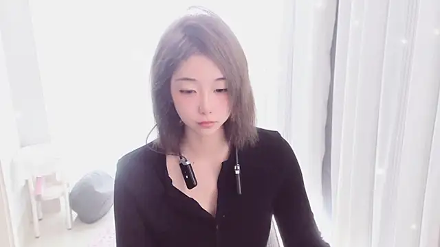 hotgirl0111 online show from May 8, 2026, 8:08 am