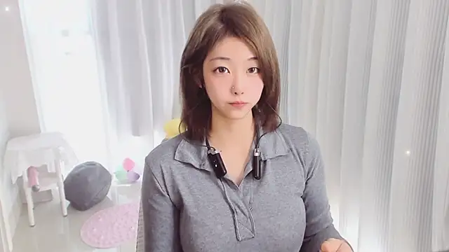 hotgirl0111 online show from May 9, 2026, 7:35 am