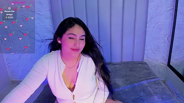 Snapshot of Lya_dubois_ chatting on April 19, 2026, 1:32 pm Lya dubois online show from April 19, 2026, 1:32 pm