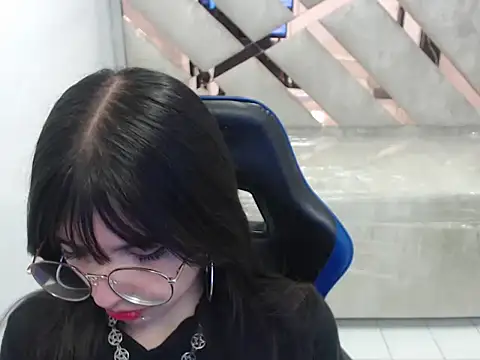 elizabeth t  online show from February 5, 2026, 12:43 pm