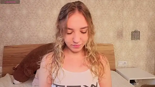 Snapshot of alice_charm_ chatting on June 12, 2026, 7:29 am alice charm online show from June 12, 2026, 7:29 am