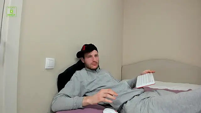 Snapshot of Deymond_Russo chatting on February 17, 2026, 12:23 pm Deymond Russo online show from February 17, 2026, 12:23 pm