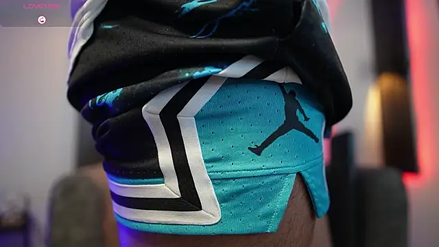 TaylerCross  online show from February 26, 2026, 6:40 pm