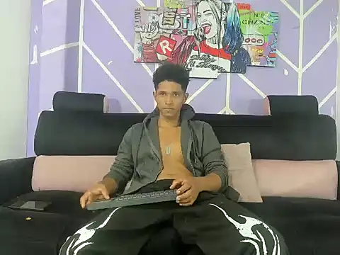 Snapshot of Yoel_hot2004 chatting on April 5, 2026, 7:44 pm Yoel hot2004 online show from April 5, 2026, 7:44 pm