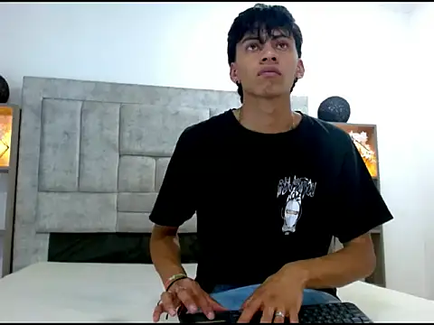 sebas twink7 online show from February 10, 2026, 4:05 am