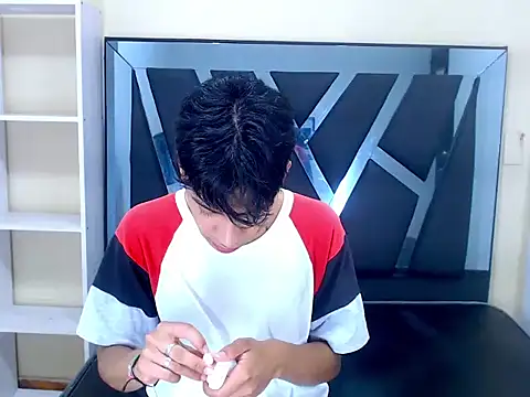 sebas twink7 online show from February 12, 2026, 3:34 am