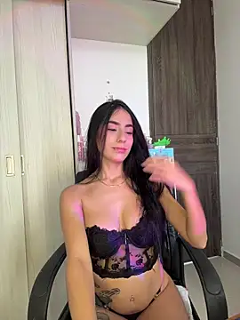 Juanitaa04 online show from February 25, 2026, 4:27 pm