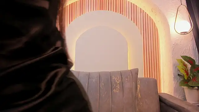 violet scott  online show from February 28, 2026, 10:27 am