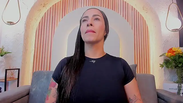 violet scott  online show from March 26, 2026, 10:21 am