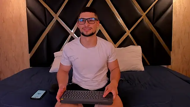 valenssio moretti online show from March 20, 2026, 2:11 pm