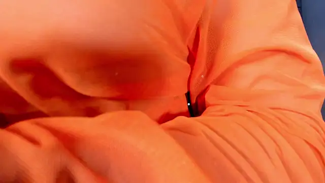 MiaWolton online show from April 10, 2026, 7:18 pm