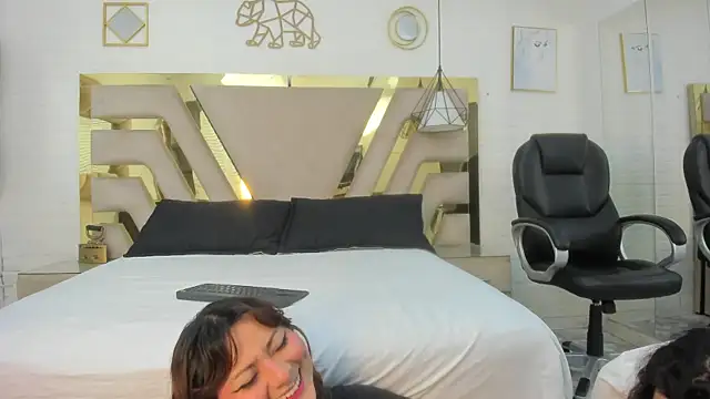 Goldentemptation  online show from April 26, 2026, 1:09 pm